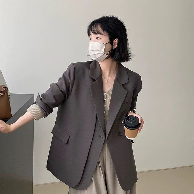 고급스러운 작은 블레이저 재킷