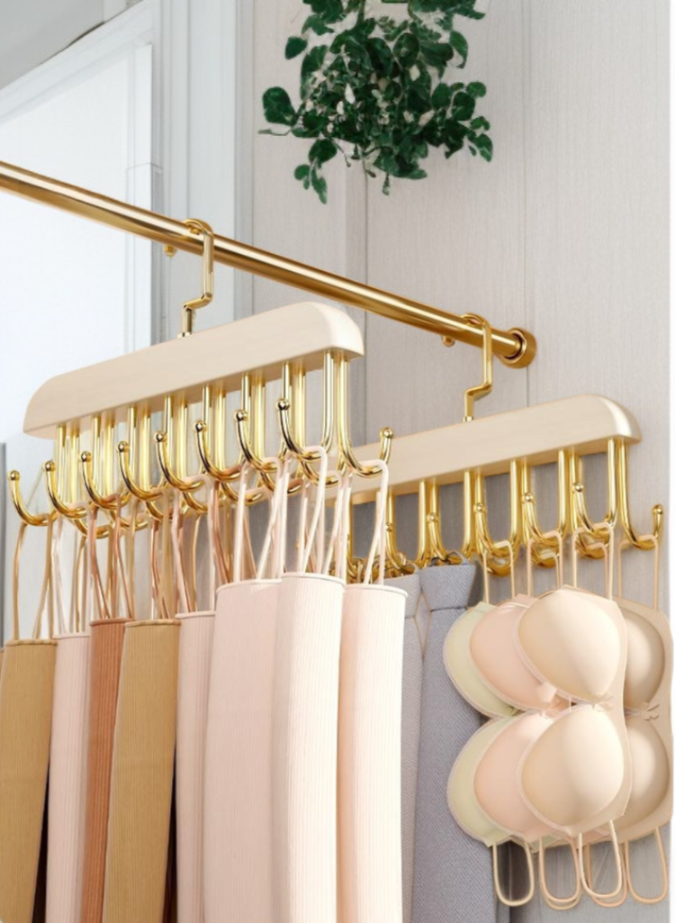 실내 인테리어에 어울리는 원목 옷장 선반