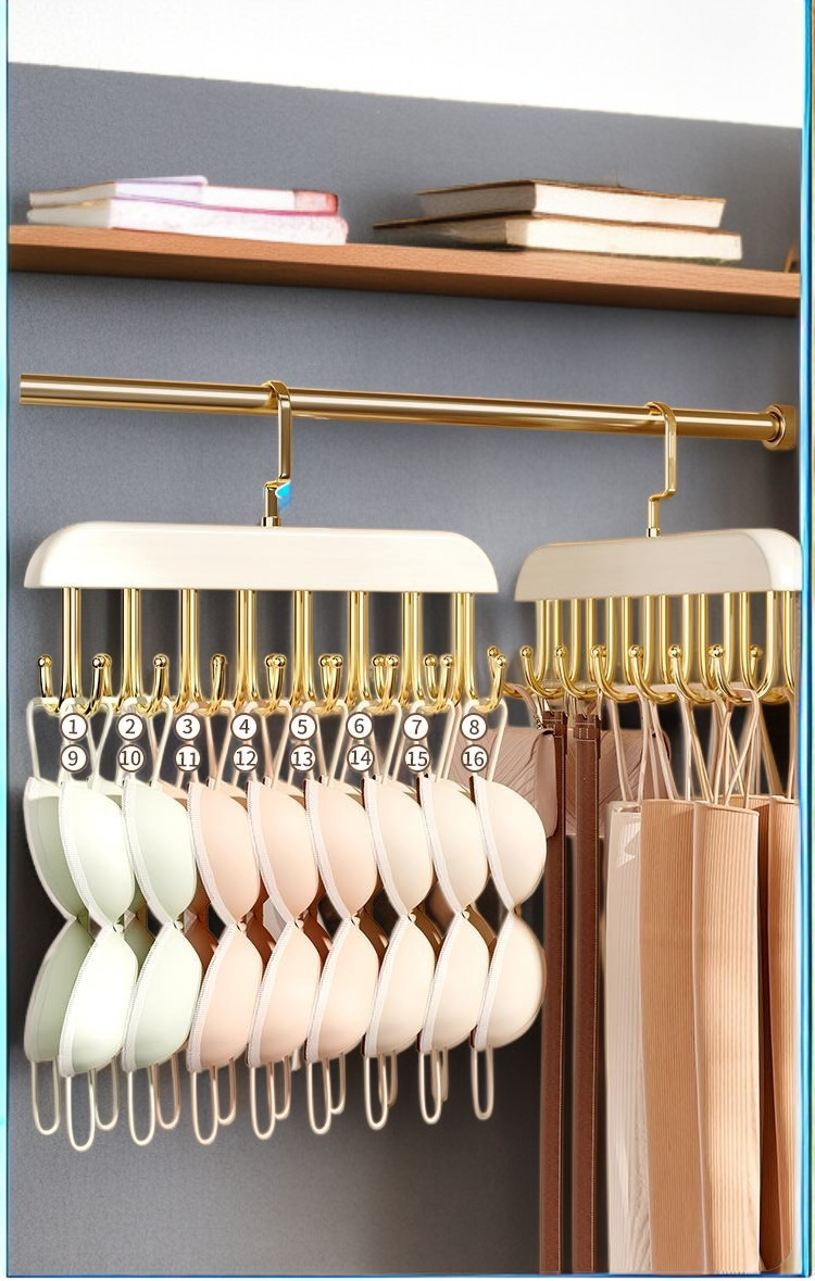 속옷과 소품을 깔끔하게 정리한 수납 선반