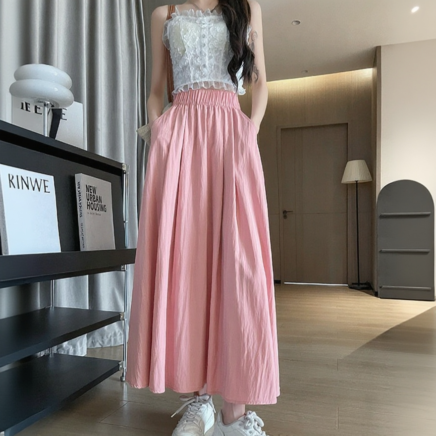 롱 플리츠 스커트와 티셔츠 코디