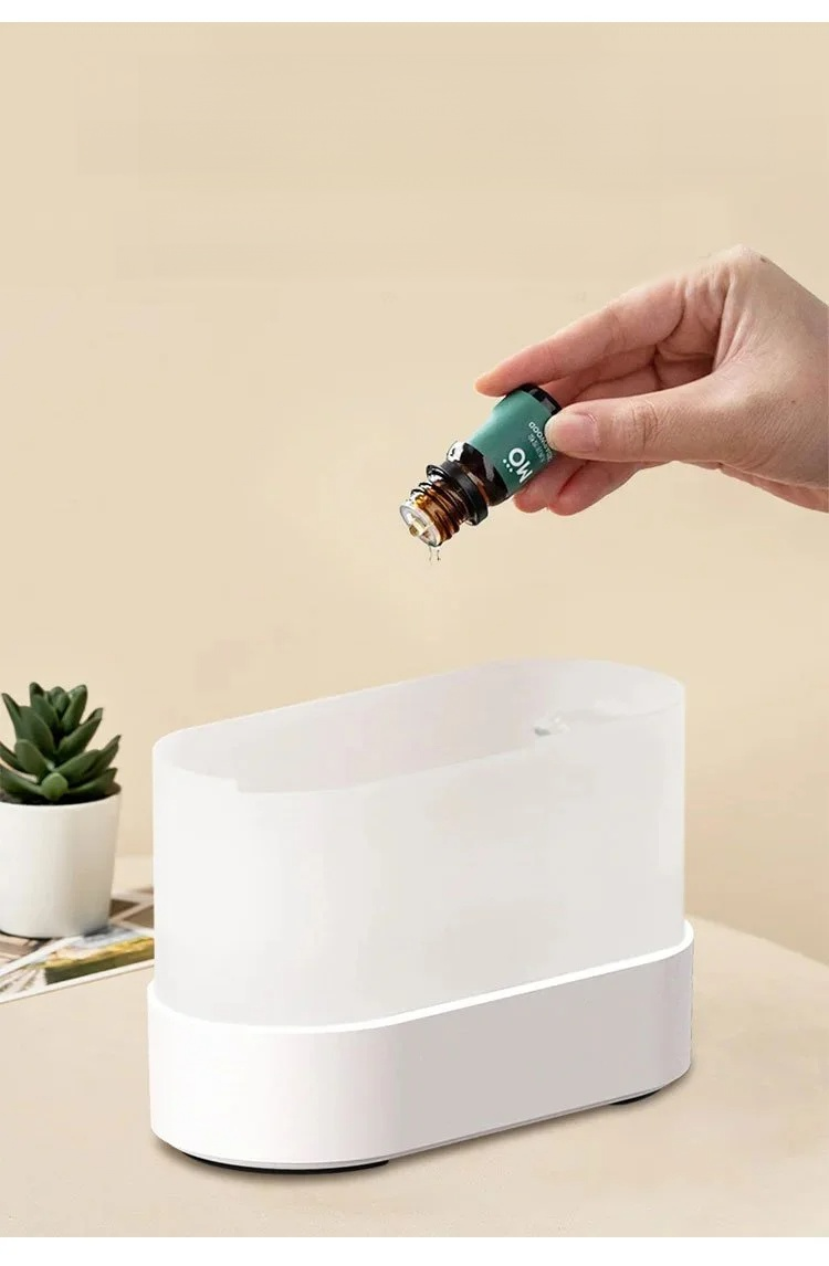 Bunter Flammenbefeuchter auf Nachttisch