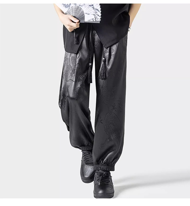 冷感ジョガーパンツ着用イメージ（男性）