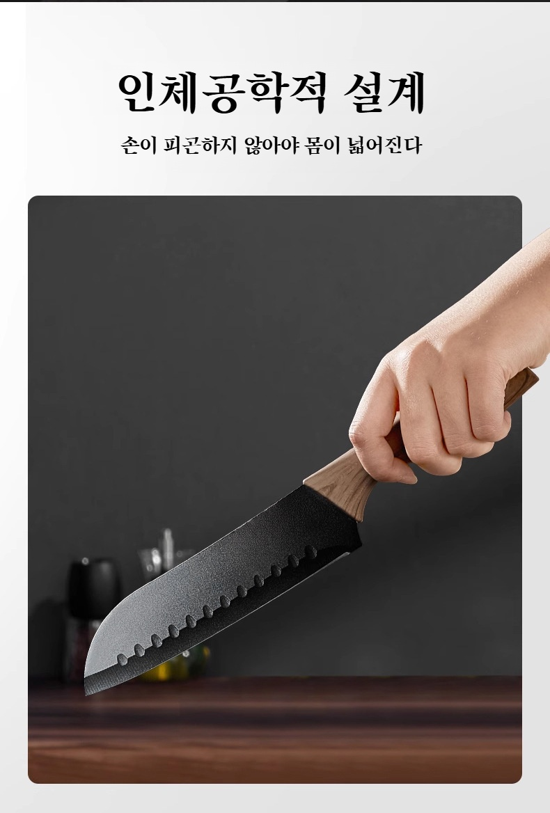 주방에서 사용 중인 칼 세트