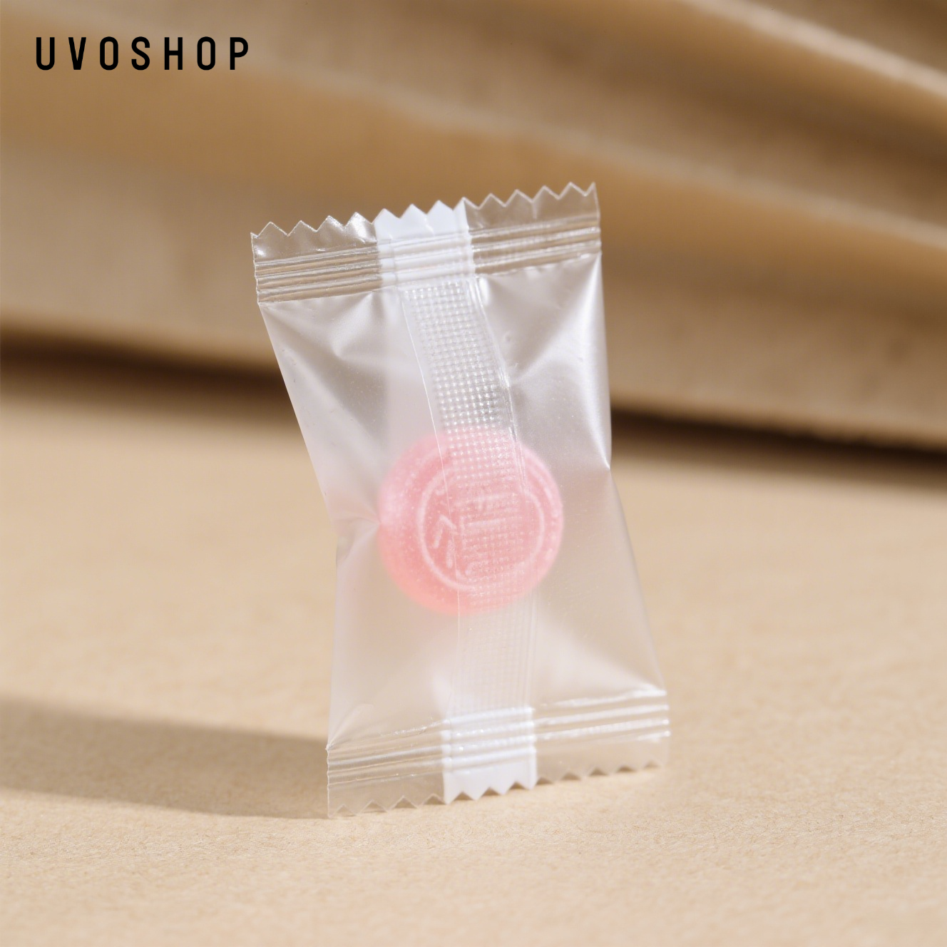 Detalle de caramelo duro rosa sabor fruta
