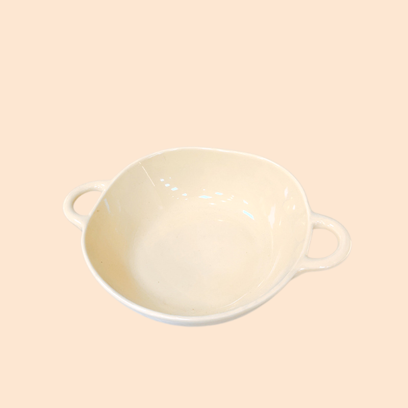 クリーム色の可愛い丼、お皿、カップが1人分