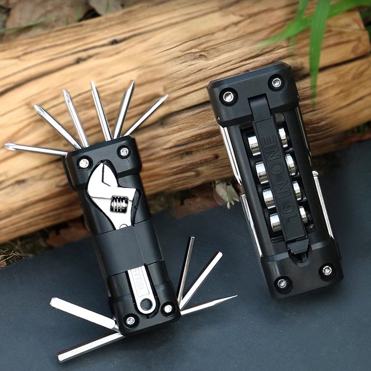 Sada multifunkčních přenosných klíčů