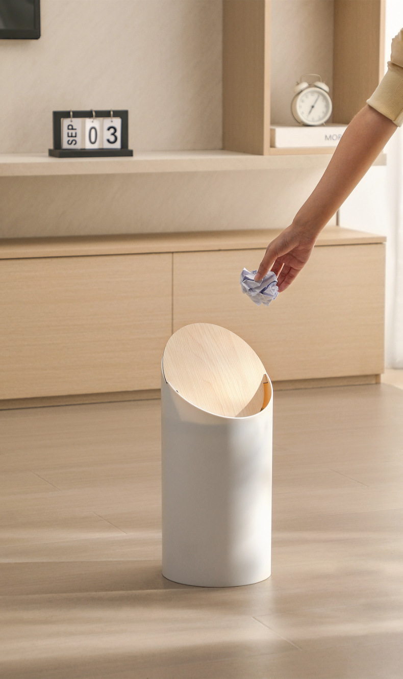 白色が映える北欧インテリアに合うゴミ箱