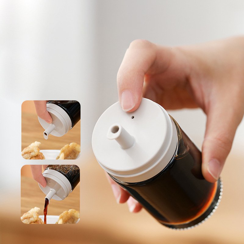 Siegelflaschen, die die soße Von ihrer familie in soße Essen