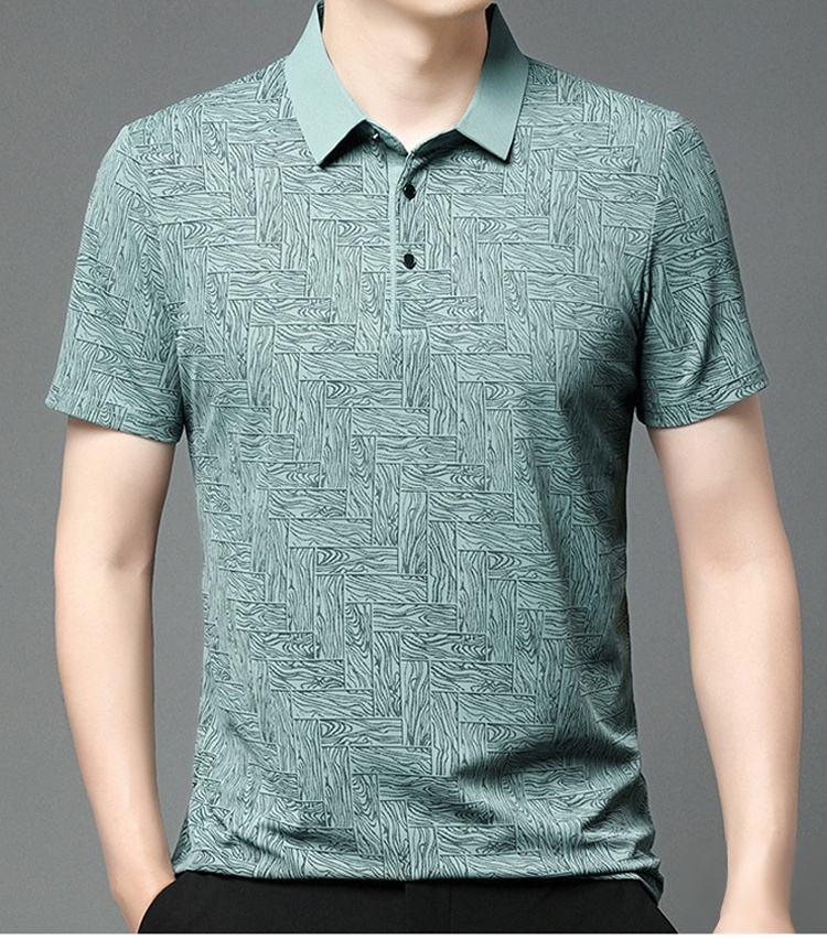 涼感素材を使用した半袖ポロシャツの着用イメージ