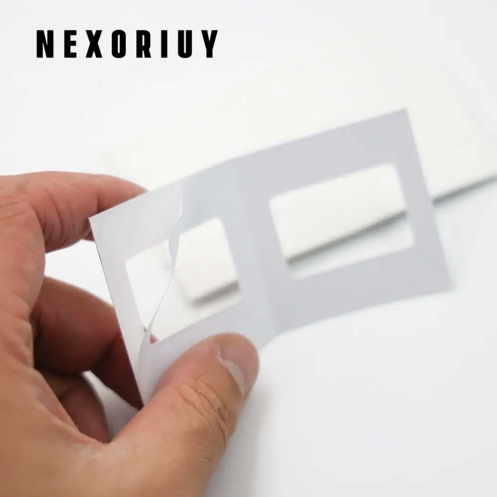 空白の回転紙枠紙クリップの正面写真