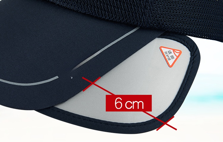 紫外線対策機能付きキャップの後ろ姿