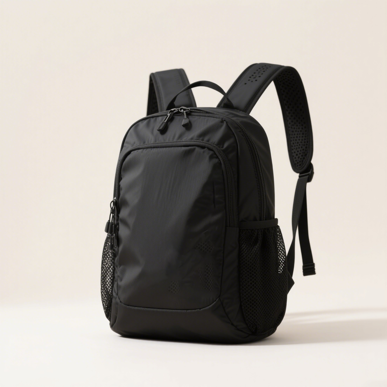 Základní voděodolný nylonový batoh – pohled zepředu