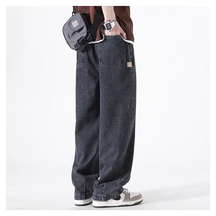 メンズ万能カジュアルパンツ後ろ姿