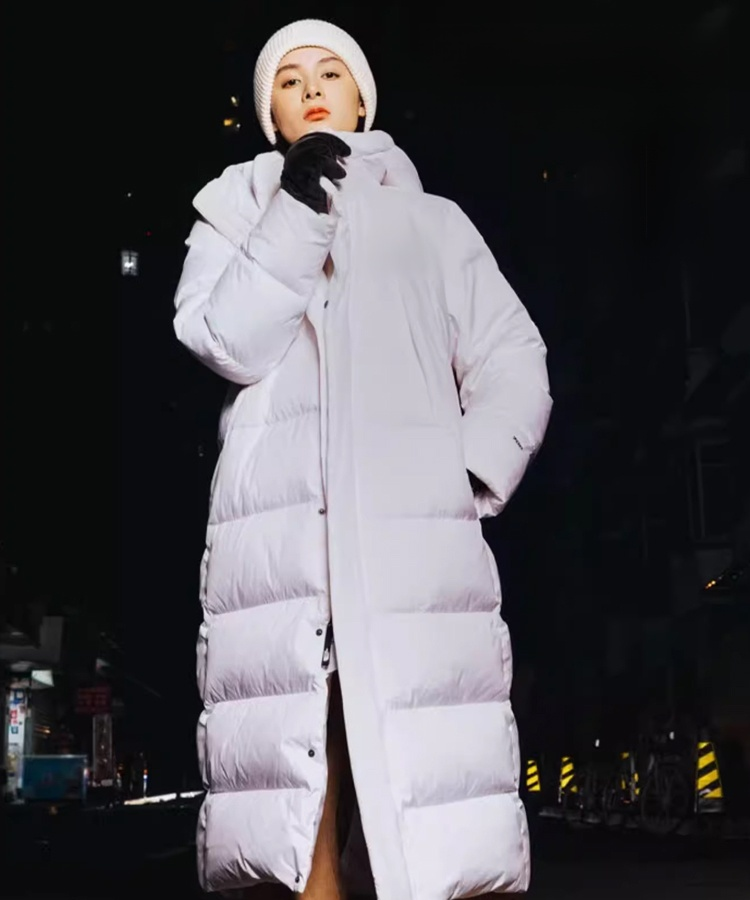 背負いストラップ付きロングダウンコート