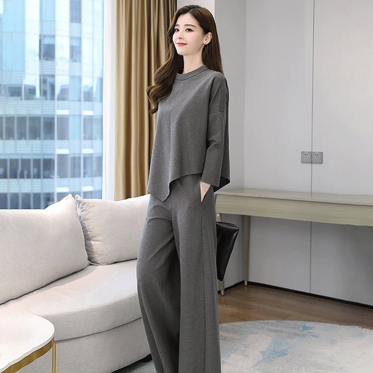 ชุดเสื้อดูผอม สองตัว มีบุคลิกภาพ