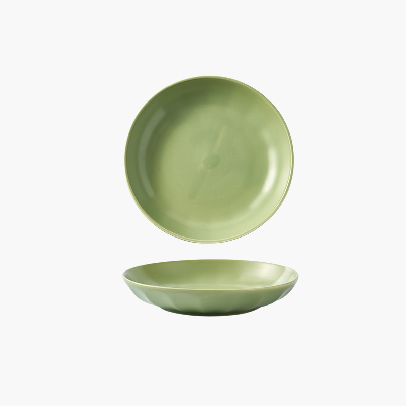 Keramikgeschirr in reinen Farben