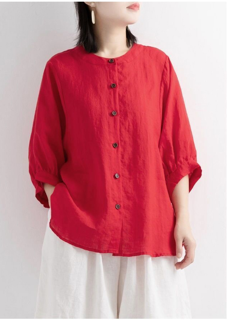 여성 빈티지 셔츠의 앞면과 버튼 디테일