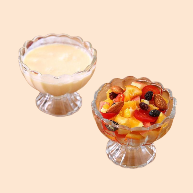 アイスクリームのシングルボールを入れたパフェグラス