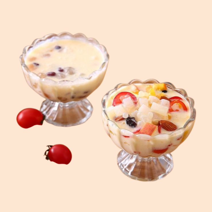 アイスクリームのシングルボールを入れたパフェグラス