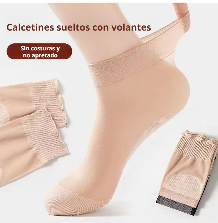 Detalle de los volantes tipo hoja de loto en los calcetines sueltos