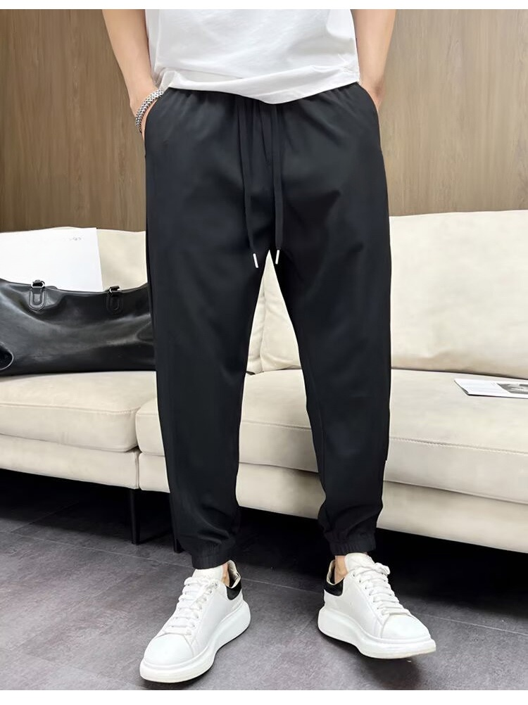 動きやすいジョガーパンツのストレッチ性