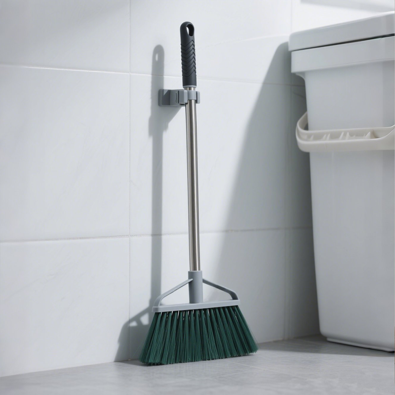 緑の実用的なほうき