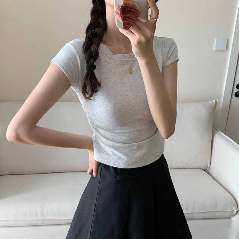 小柄女性向けソルト系フレンチスリーブトップス 夏の多巴胺コーデ 修身細見えデザイン 丸首Tシャツ