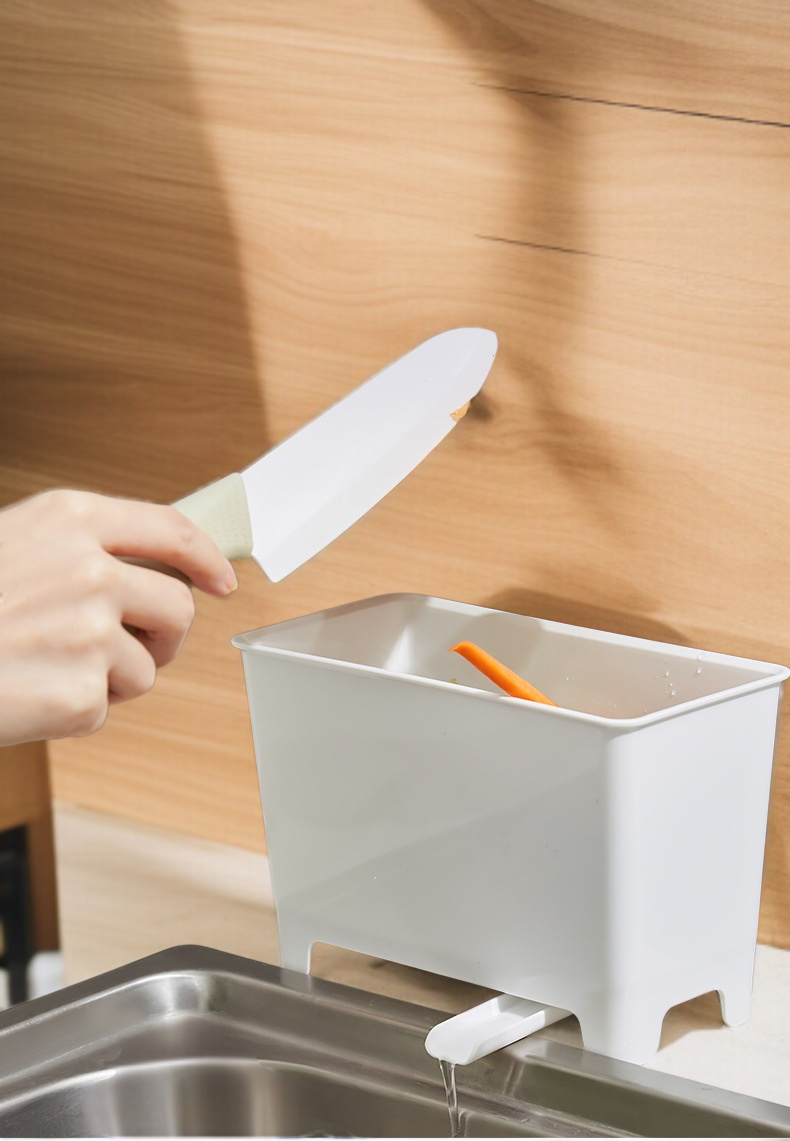 Detail víka kuchyňského koše na odpad