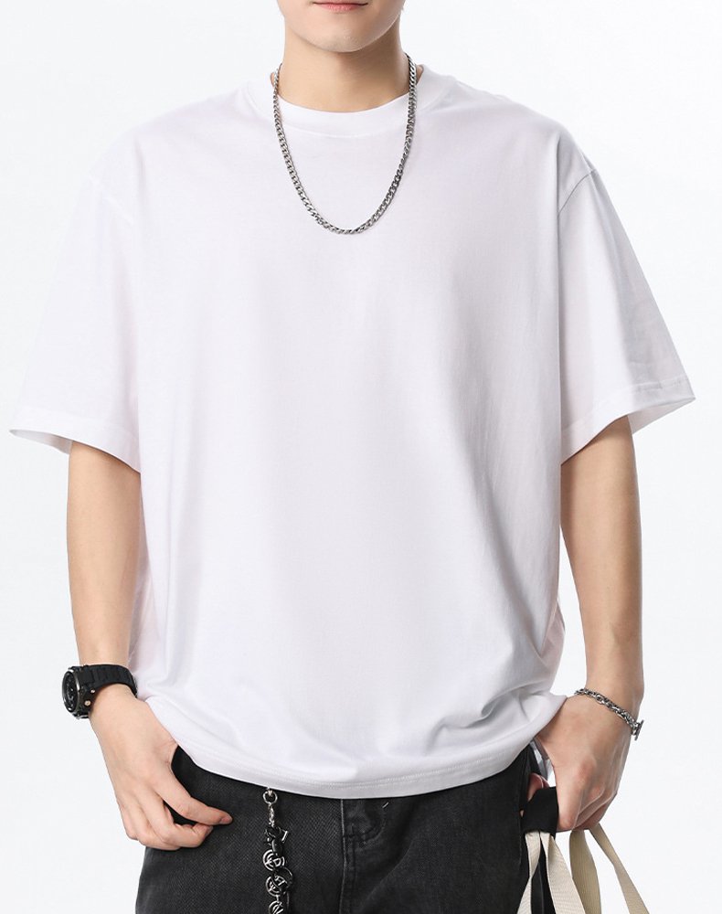 ゆったりとした無地の丸襟半袖の男性用タイツです