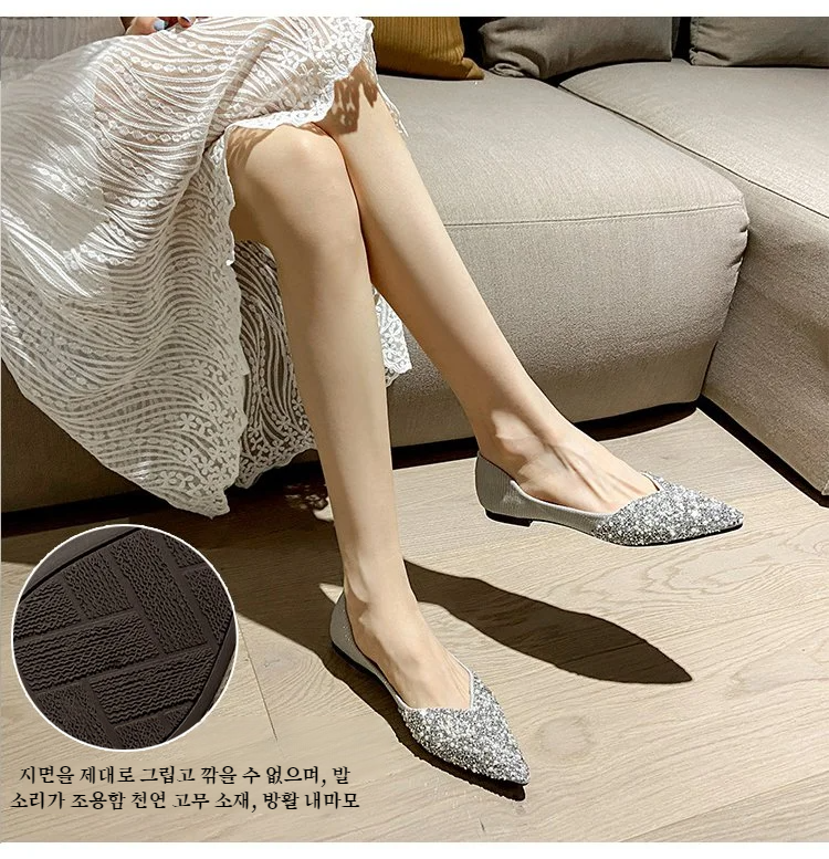 다양한 색상과 디자인의 반짝이 스틸레토