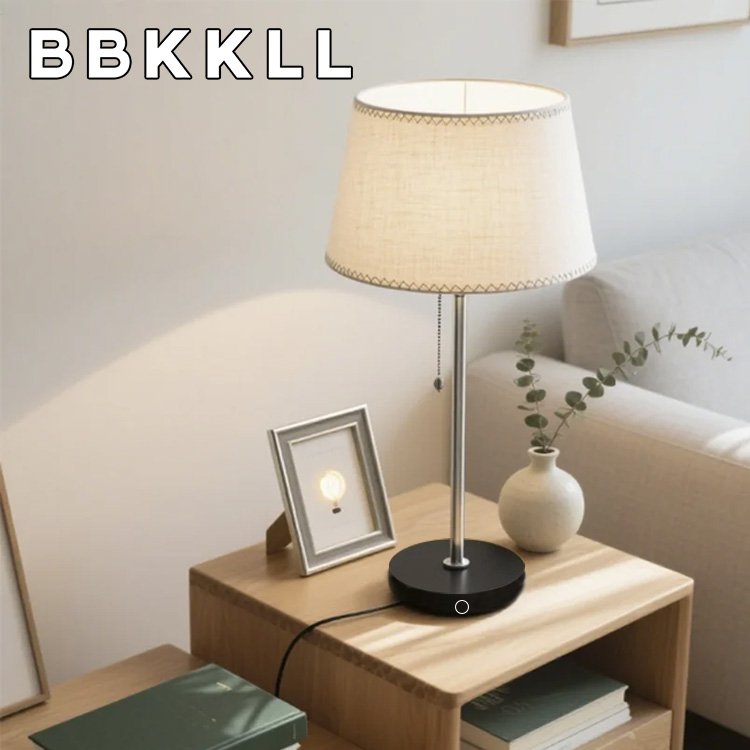 Solární větrný houpající se světelný bodový lampion ve tvaru světlušky.