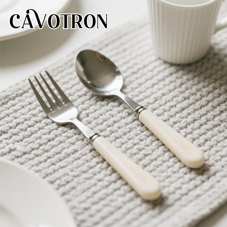 シンプルデザインのステンレス箸とスプーン