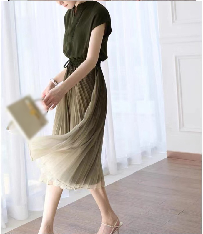 여성스러운 셔링 디테일 클로즈업