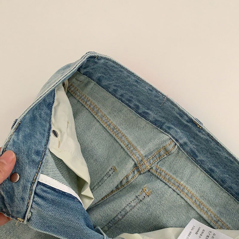 スタイリッシュな初秋レディースデニムパンツ