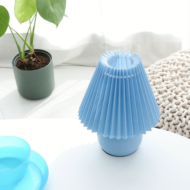 Accordion pleated table lamp