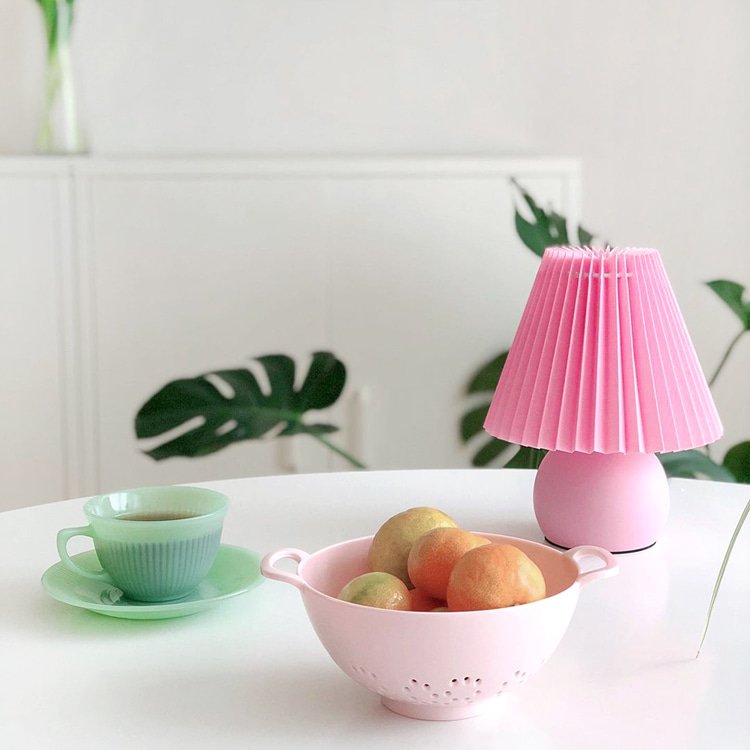 Accordion pleated table lamp