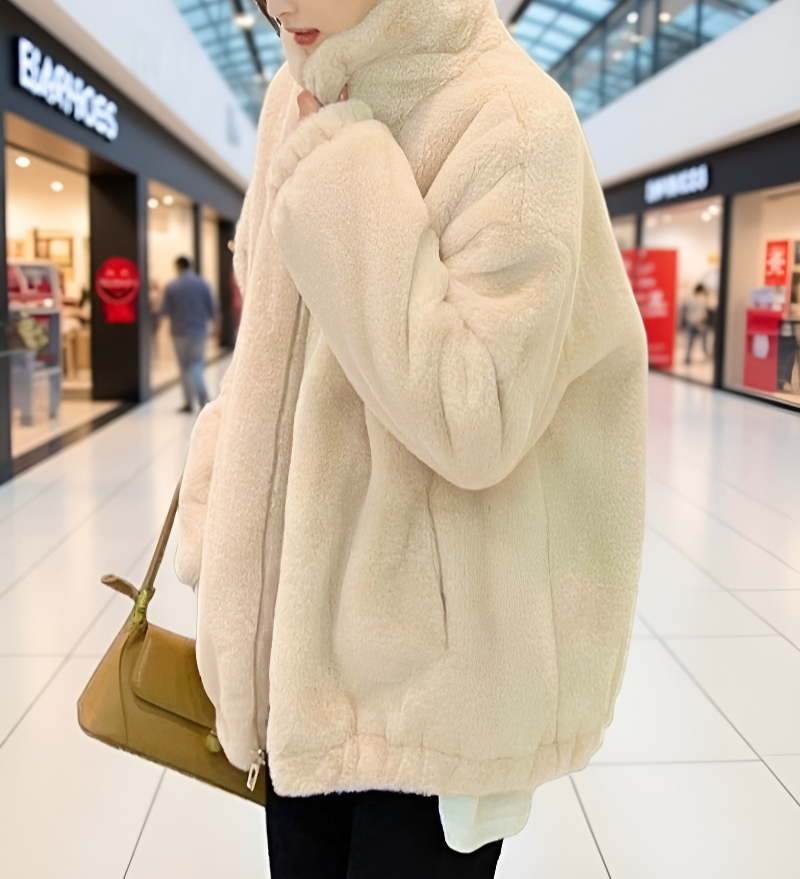 방한 기능이 뛰어난 여성 퍼 코트