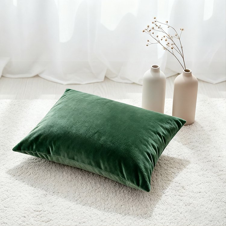 Zelený sametový polštář