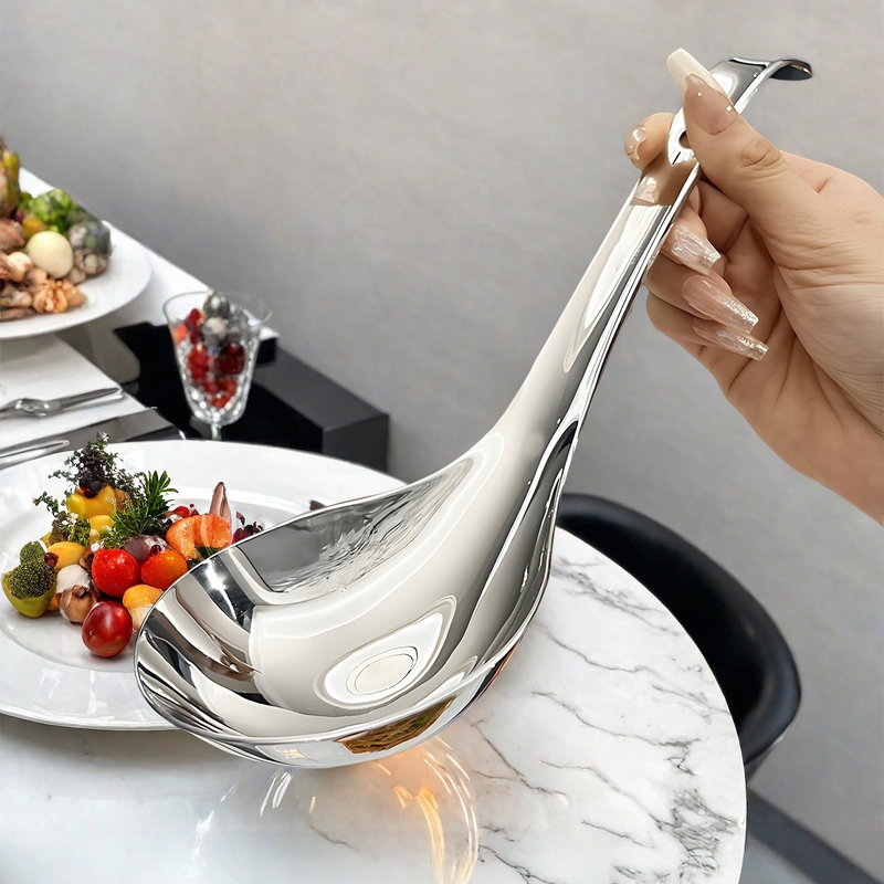 ทัพพีขนาดใหญ่สำหรับซุปและโจ๊ก