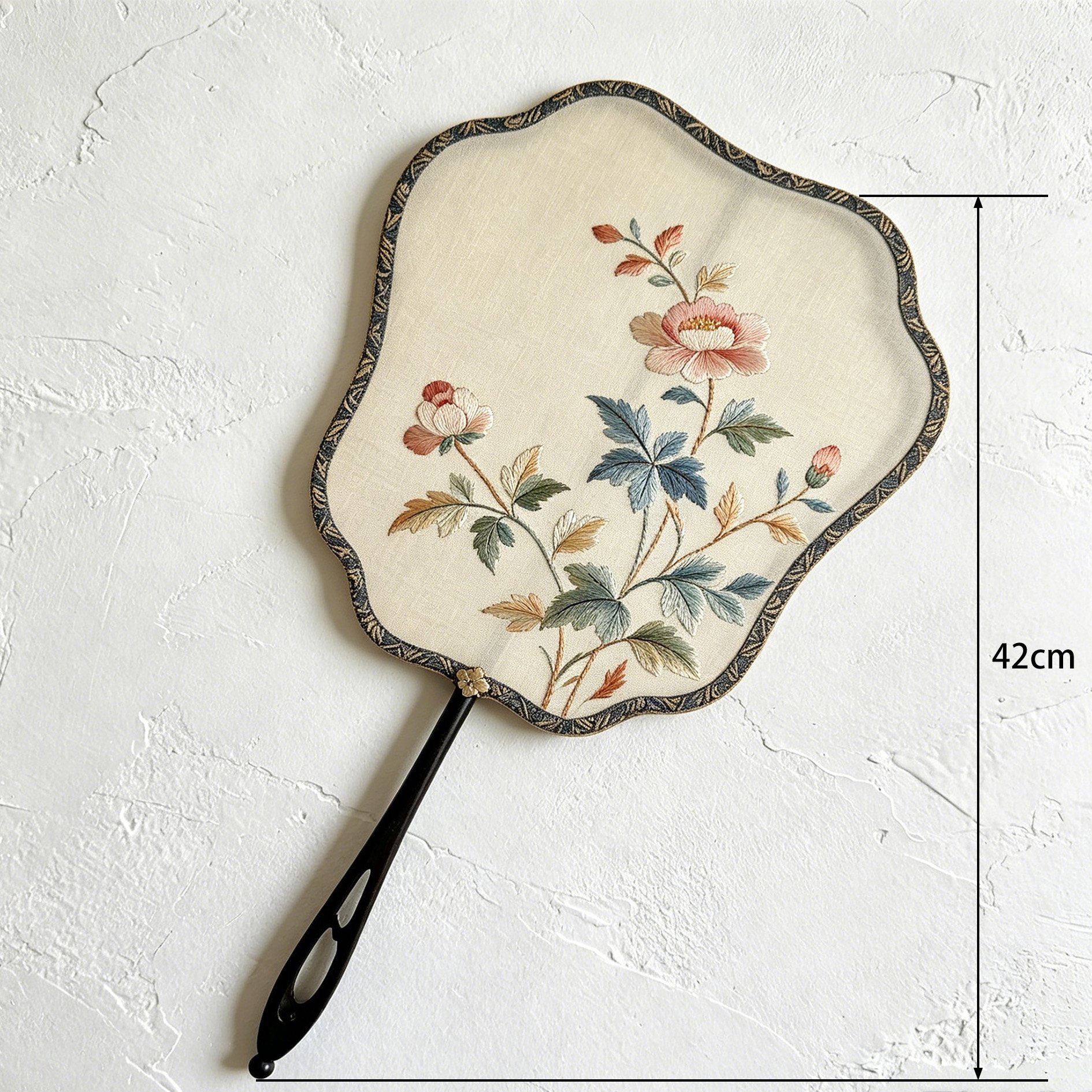 Kesi-Rundfächer als asiatische Wanddekoration