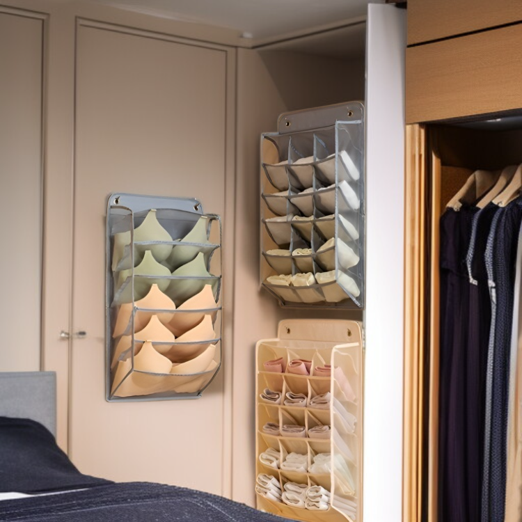 下着収納吊り下げバッグ ドア背面壁掛け設置例