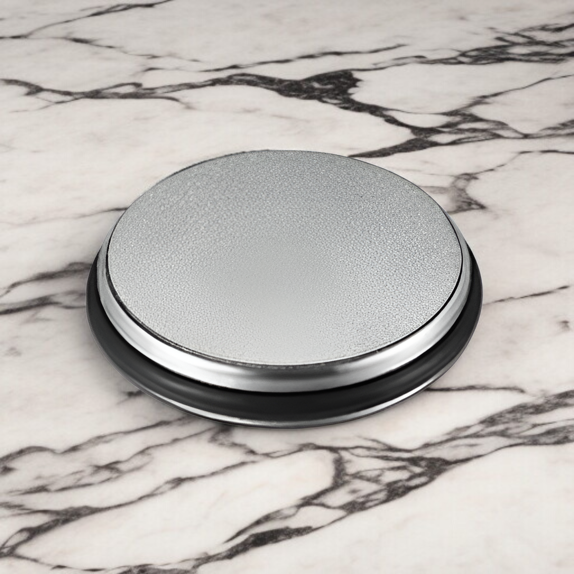 롤러가 장착된 연마기 근접 사진