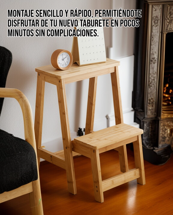 Taburete resistente de madera natural en sala de estar