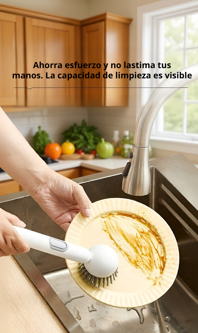 Cepillo rotatorio limpiando una sartén con eficacia