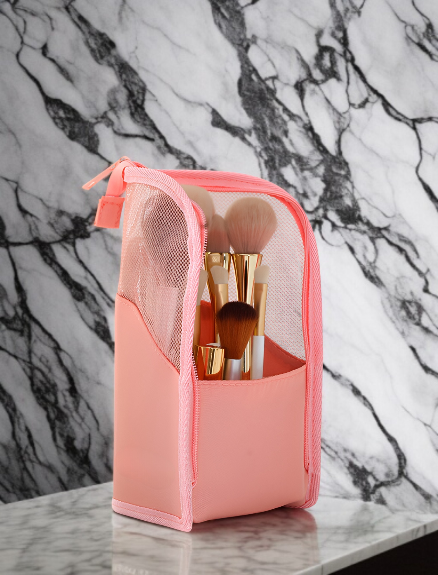 多機能化粧ブラシ収納ケースの内部構造