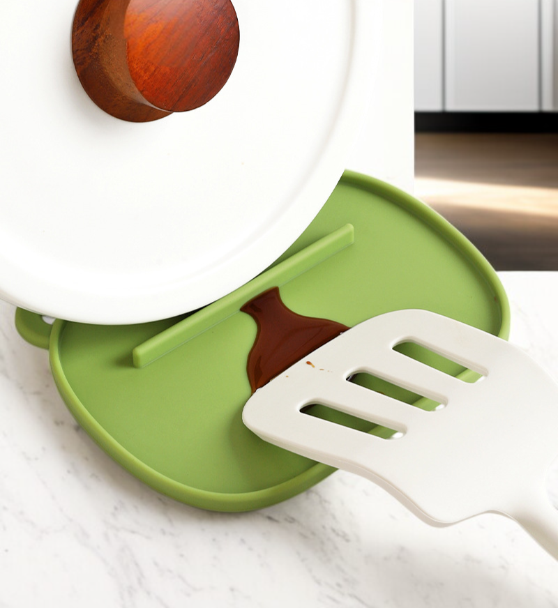 鍋蓋を立てて収納できるマットの実用シーン