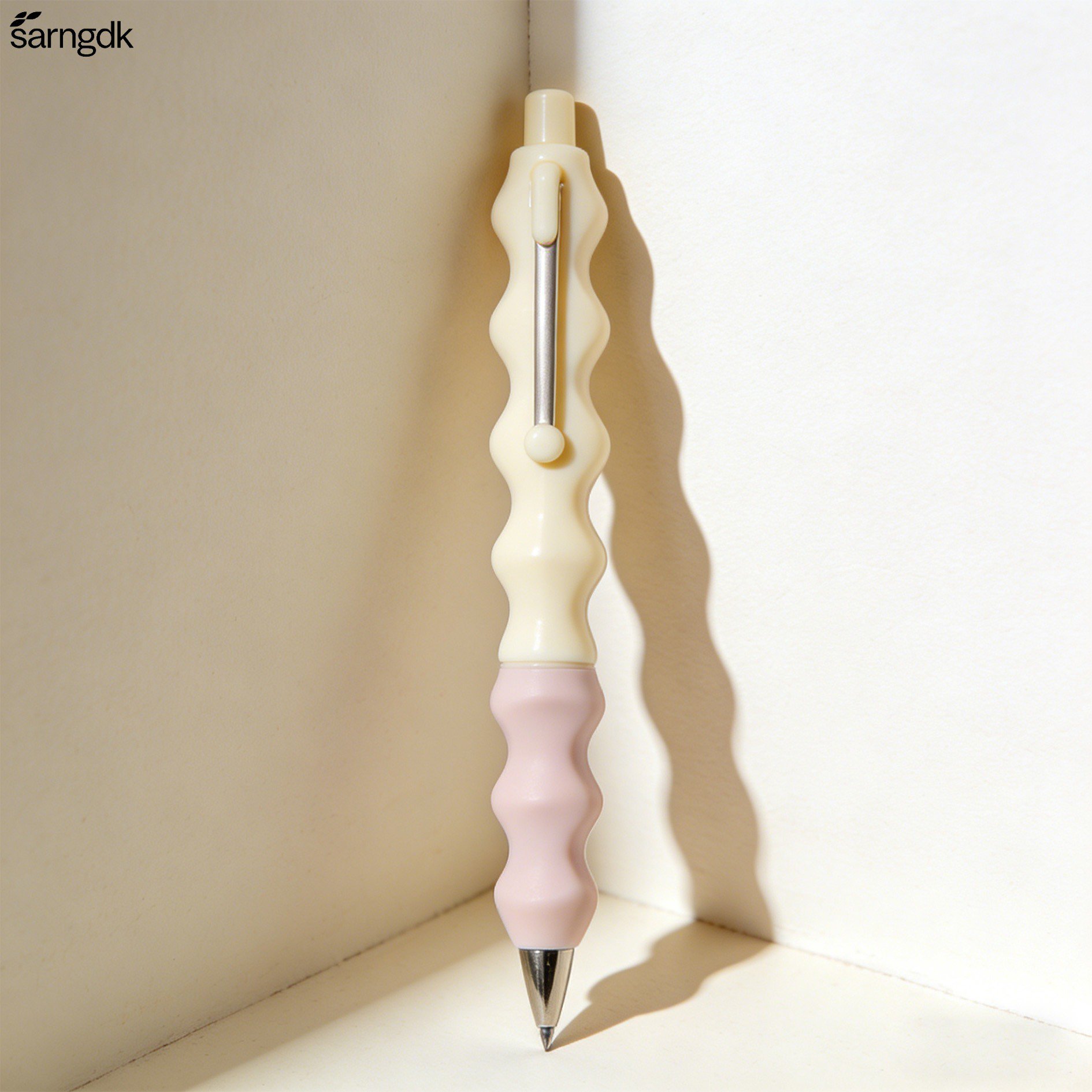 다섯 가지 색상의 젤펜 특성 사진