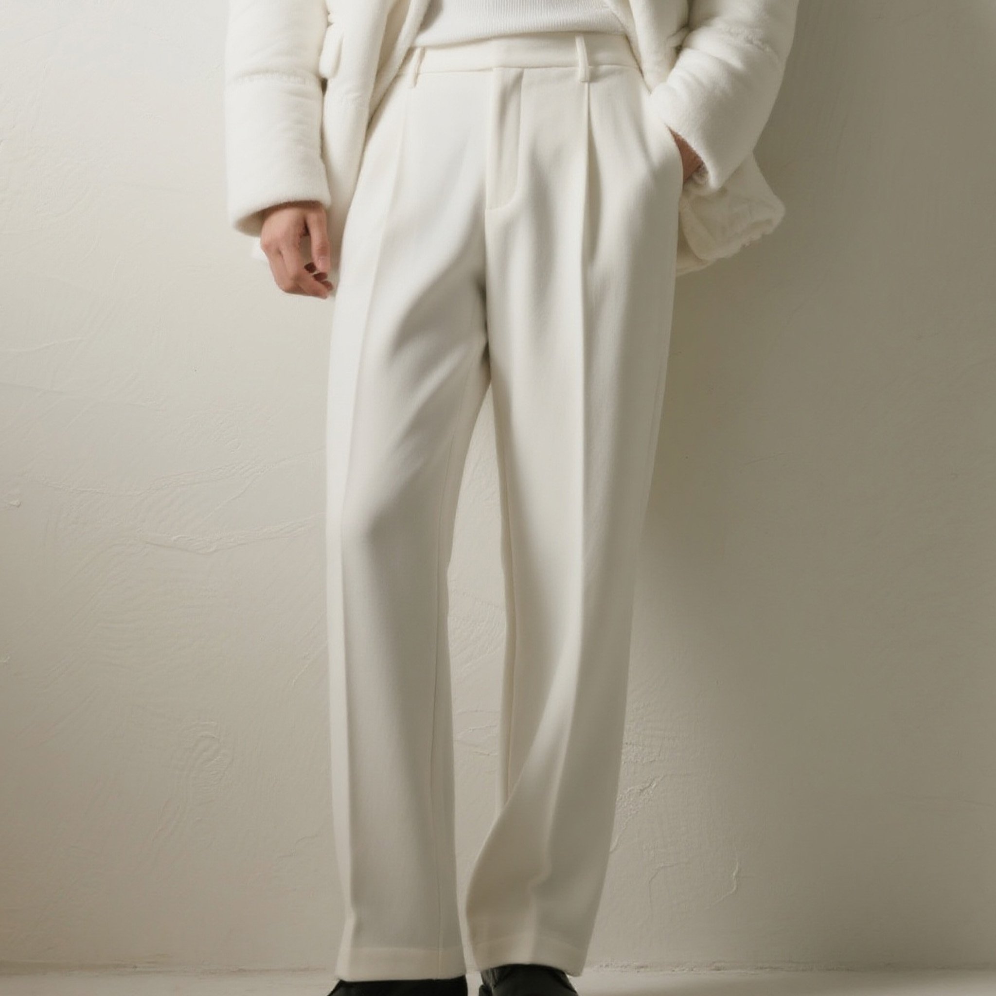 화이트 심플 신사 슬랙스