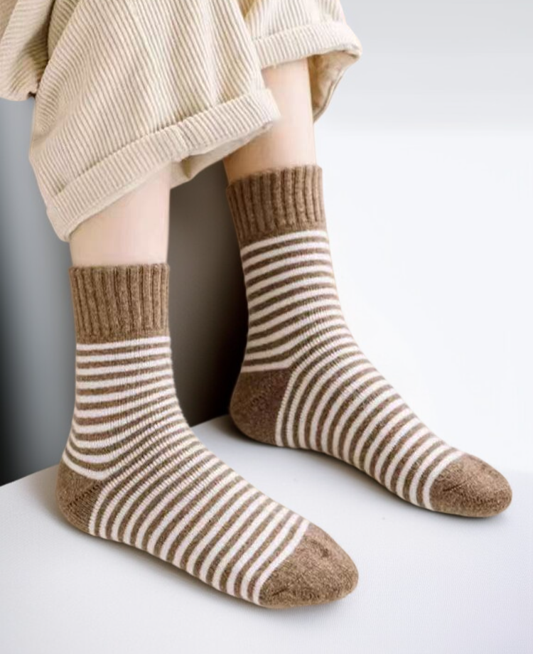 편안한 착용감의 미디엄 스타킹