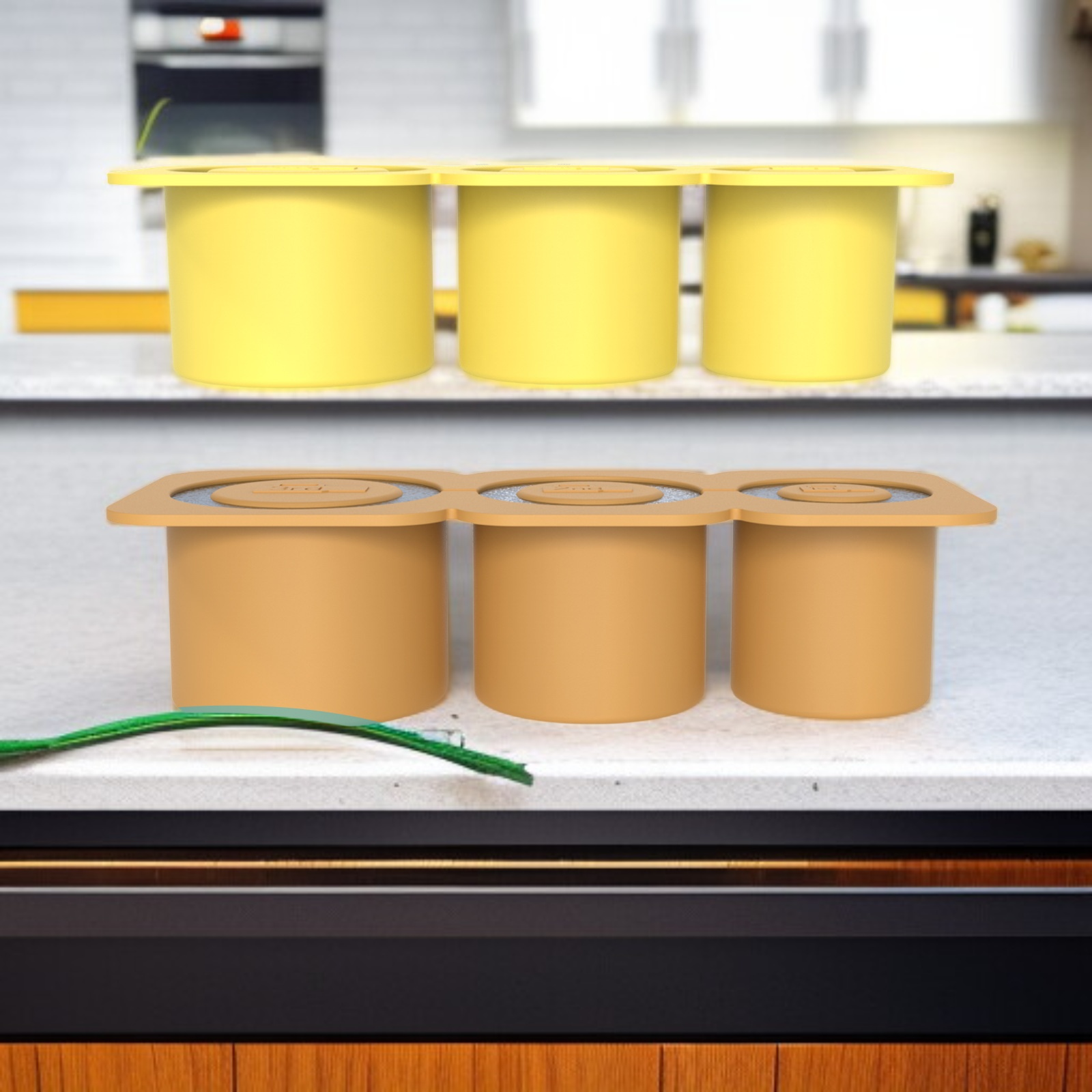 완성된 얼음을 꺼내는 장면